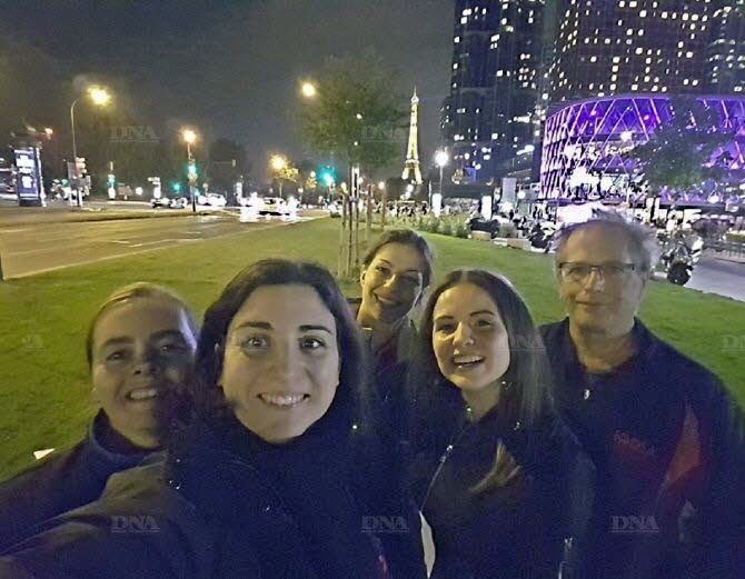 Lætitia Reffet, Lætitia Rose, Olga Georgopoulou, Marie-Amélie Boni et le coach Christian Wernette (de g. à dr), sous les sunlights de la Tour Eiffel, s’installent aux commandes de la N3.. DR