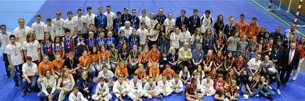 Les jeunes lauréats sportifs qui ont fait briller les couleurs de Hochfelden tout au long de la saison 2017/2018 ont été honorés vendredi soir.  PHOTOs DNA