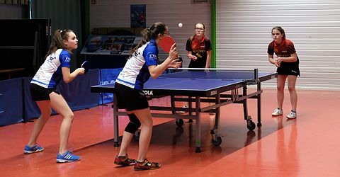 Amélie Vogt et Melissa Dorn lors de leur match en double