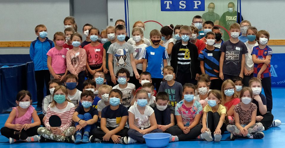 Quatre classes, des CP et des CE1, ont participé à la matinée d’initiation au tennis de table proposée par le club de Zorn TT/Hochfelden. Quatre classes, des CP et des CE1, ont participé à la matinée d’initiation au tennis de table proposée par le club de Zorn TT/Hochfelden.
