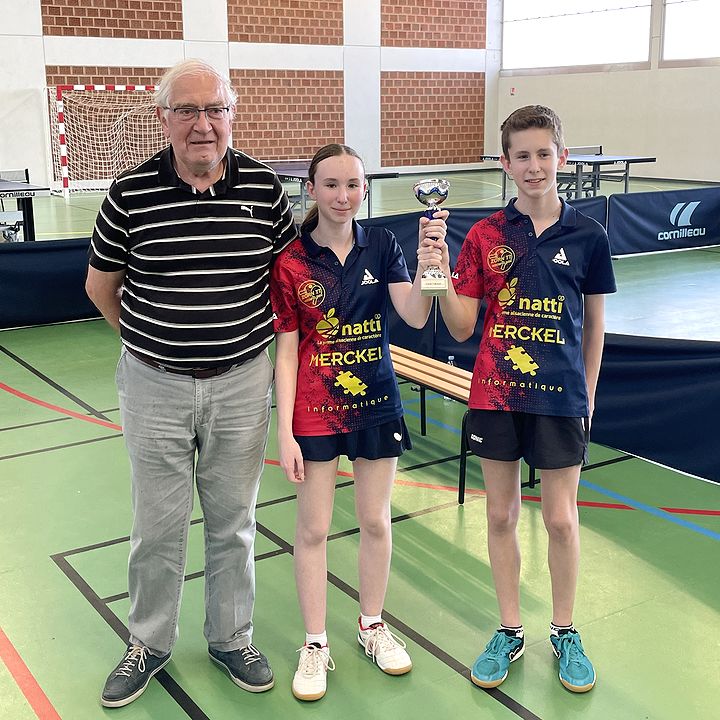 Finales coupes du Bas-Rhin série 5-9, l'équipe ZORN 1 avec Eva et Eliott victorieuse