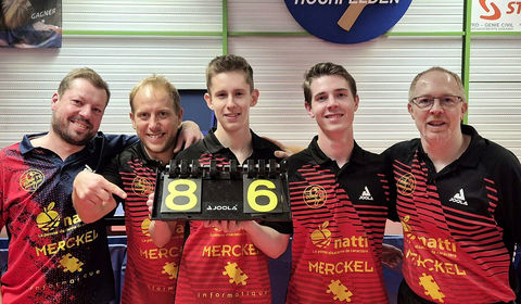 Olivier Erbs, Justin Schaal, Eliott Maerz, Paul Muller et Christian Zaza (de g. à dr.), de Zorn TT Hochfelden, savourent leur bonheur d’avoir validé leur montée.  Photo Roger Hufschmitt