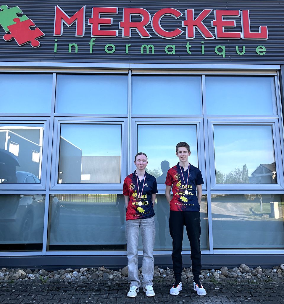 À Saint Jean Kourtzerode, petite dédicace à notre sponsor Merckel Informatique À Saint Jean Kourtzerode, petite dédicace à notre sponsor Merckel Informatique
