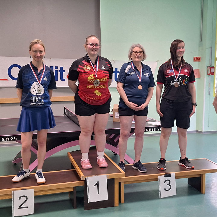 Podium Dames 70/NC : Louna Ochavo 1ère (Championne)